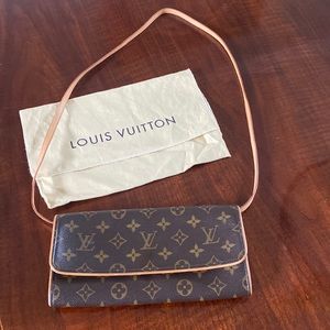 Louis Vuitton Monogram Canvas Pochette  PM Clutch/Crossbody Handbag